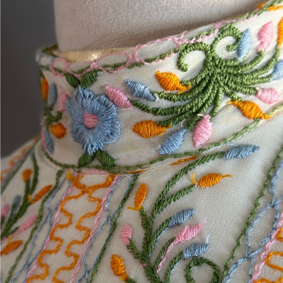 Vintage 70s Montaldos Union Made Wedding Dress Cream Embroidered Flowers - Picture 3 of 15